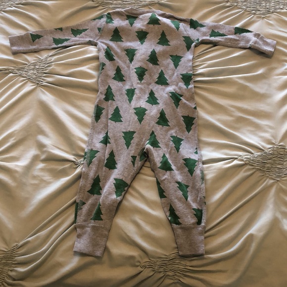 Bundle- two different styles 6-12 month jammies - Picture 5 of 7